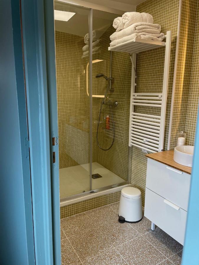 Au Coeur Du Vieux Toulon Au Calme Appartement Renove Climatise Confortable Etage Eleve Avec Ascenseur Proche Parking Et Toutes Commodites المظهر الخارجي الصورة