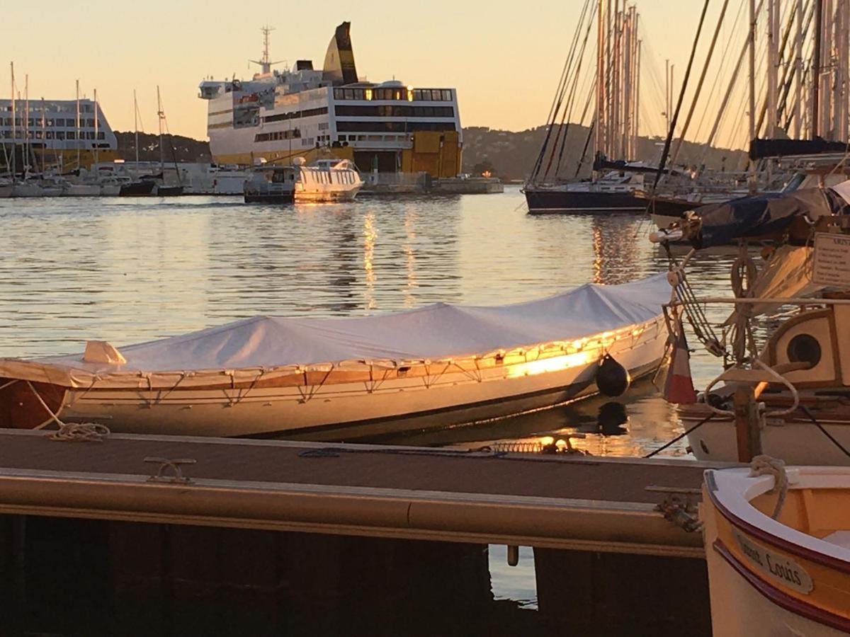 Au Coeur Du Vieux Toulon Au Calme Appartement Renove Climatise Confortable Etage Eleve Avec Ascenseur Proche Parking Et Toutes Commodites المظهر الخارجي الصورة