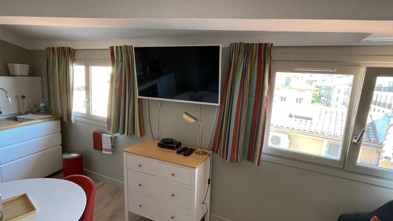 Au Coeur Du Vieux Toulon Au Calme Appartement Renove Climatise Confortable Etage Eleve Avec Ascenseur Proche Parking Et Toutes Commodites المظهر الخارجي الصورة
