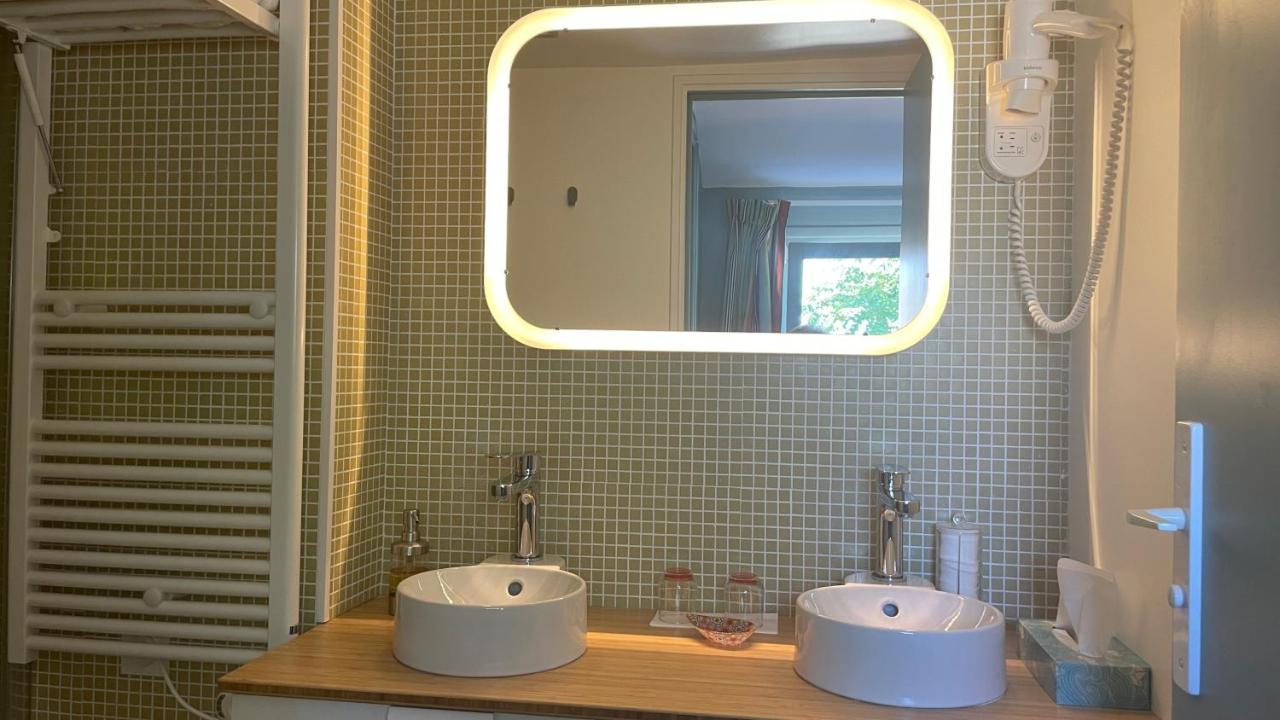 Au Coeur Du Vieux Toulon Au Calme Appartement Renove Climatise Confortable Etage Eleve Avec Ascenseur Proche Parking Et Toutes Commodites المظهر الخارجي الصورة