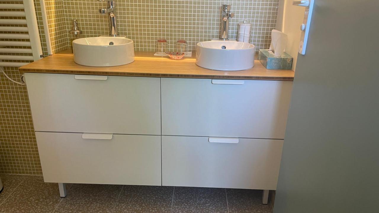 Au Coeur Du Vieux Toulon Au Calme Appartement Renove Climatise Confortable Etage Eleve Avec Ascenseur Proche Parking Et Toutes Commodites المظهر الخارجي الصورة