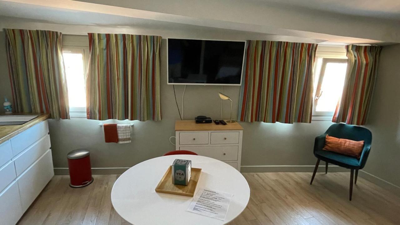 Au Coeur Du Vieux Toulon Au Calme Appartement Renove Climatise Confortable Etage Eleve Avec Ascenseur Proche Parking Et Toutes Commodites المظهر الخارجي الصورة